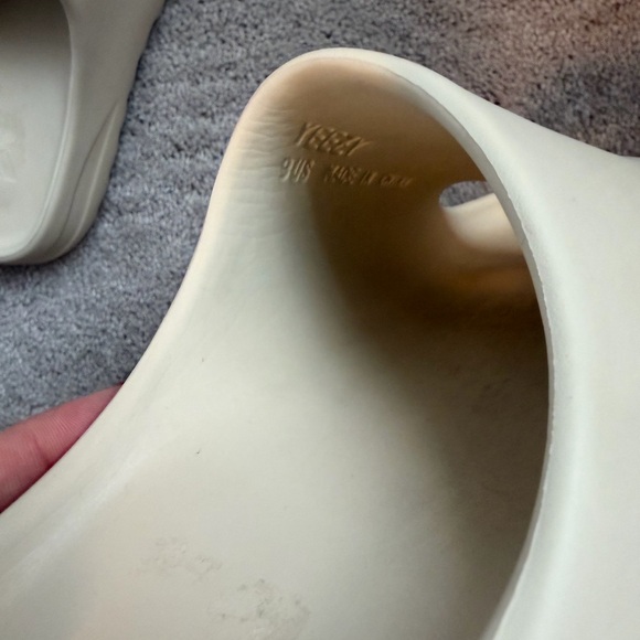 Adidas Yeezy Cream Bone Slide Sandals - Picture 5 of 7
